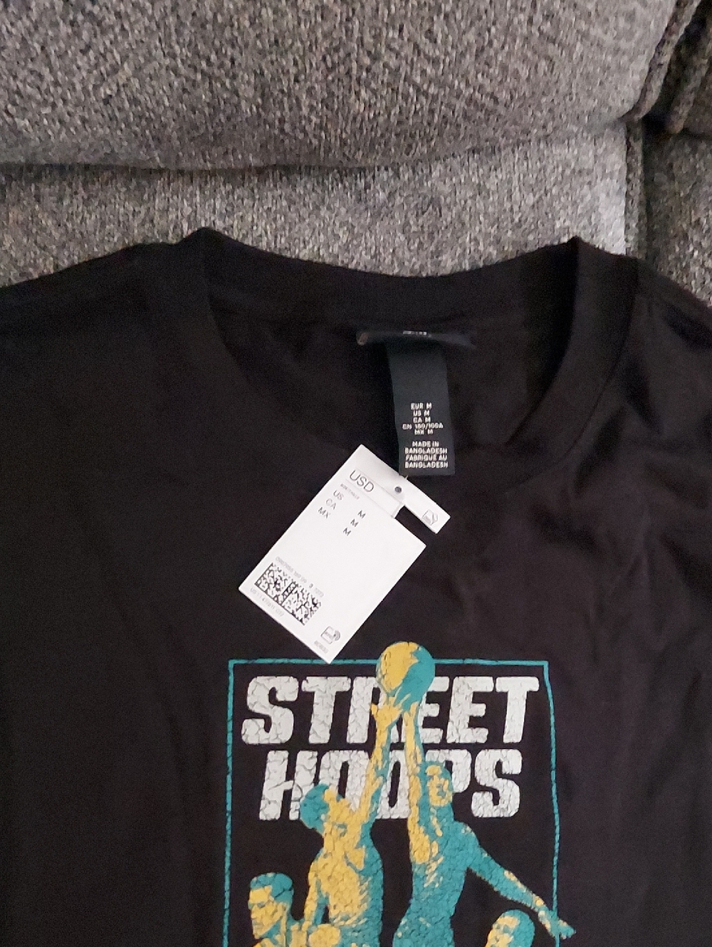 H&M TEE - Picture 2 of 2